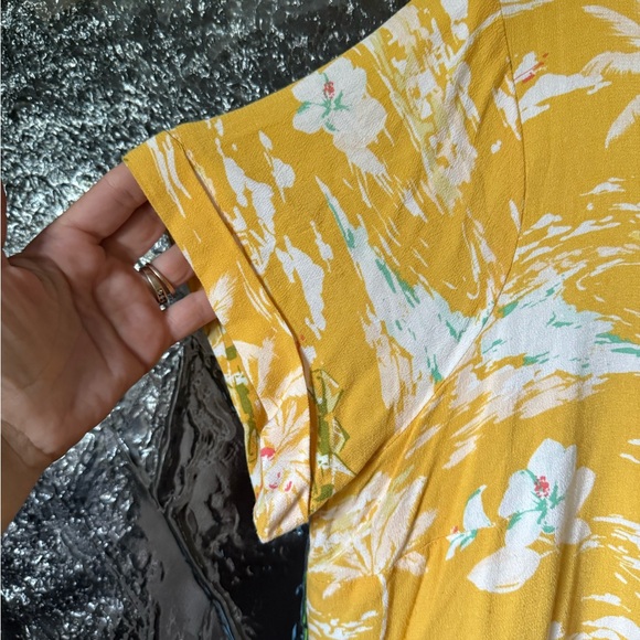 LC Lauren Conrad Yellow Tropical Print Short Sleeve Top - Picture 7 of 9